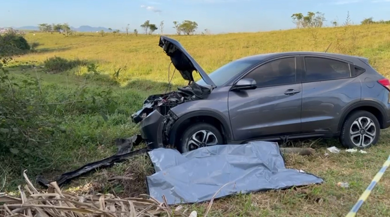 Homem é morto a tiros dentro de carro em Resende 