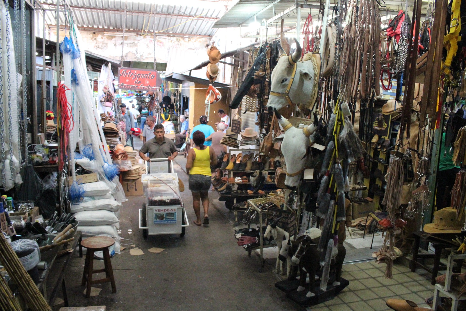 Ambulantes são proibidos de vender frutas e verduras próximo ao Mercado Velho em Teresina; entenda