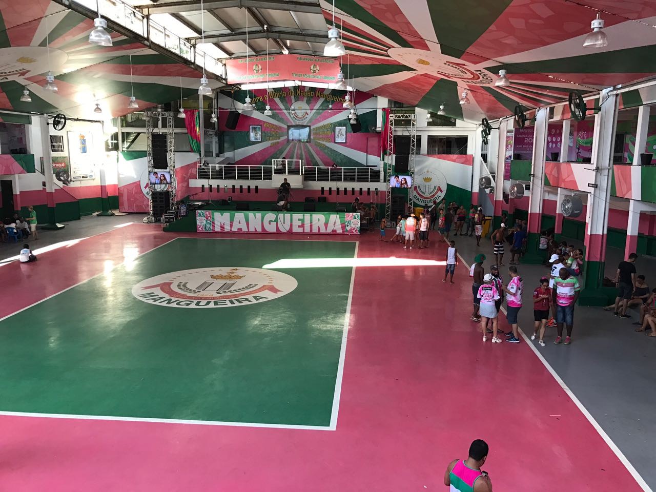 Mangueira anuncia enredo sobre a orixá Oyá para o carnaval 2027