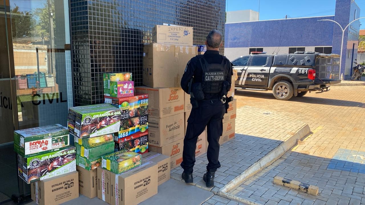 Mais de 32 mil fogos de artifício clandestinos são apreendidos durante operação no interior da Bahia