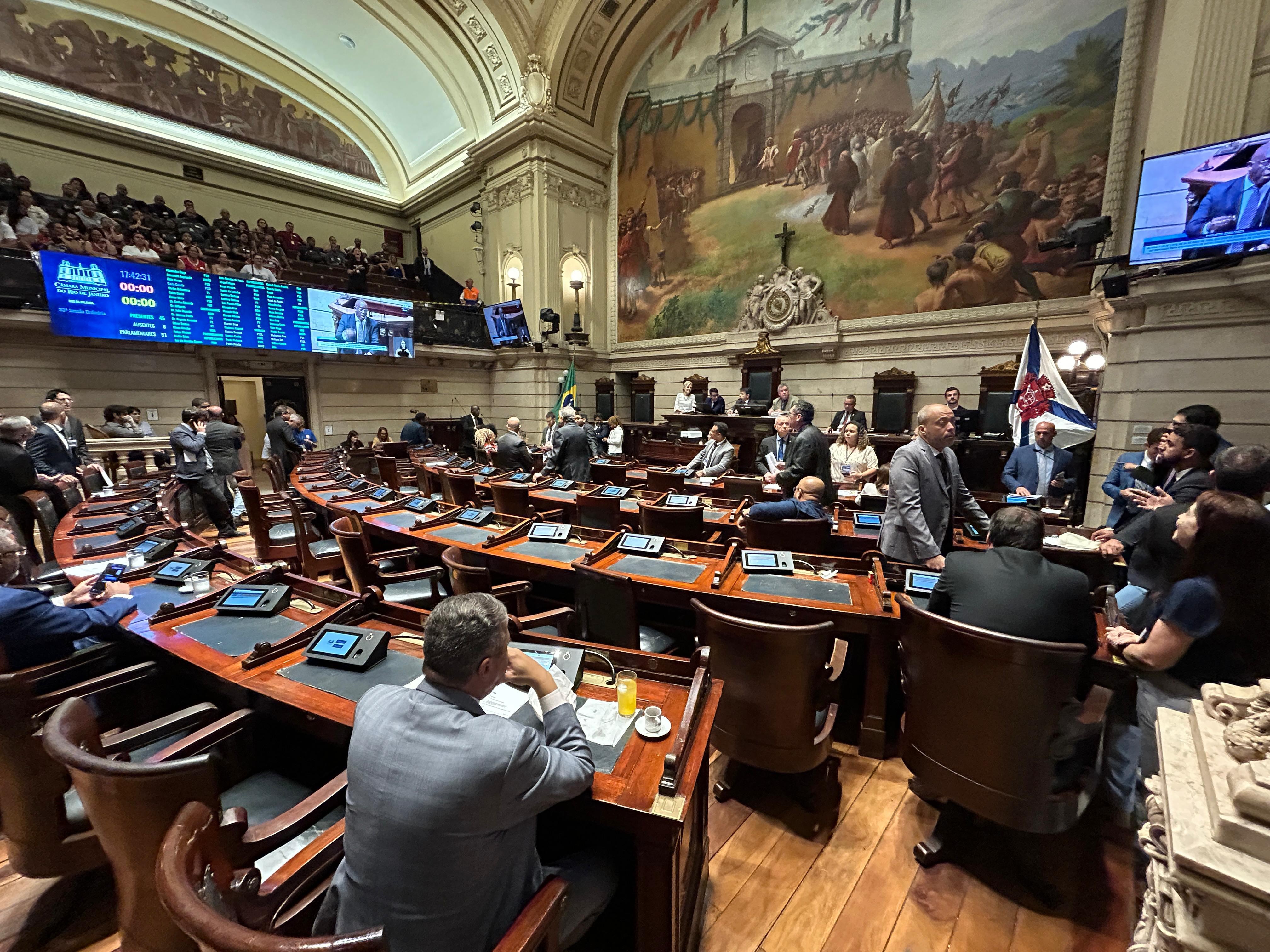 Vereadores aprovam ampliação de contratos temporários na Prefeitura do Rio em 1º turno de votação