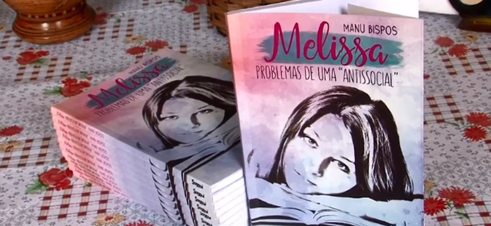 Menina de 12 anos lança primeiro livro escrito em um dia durante
