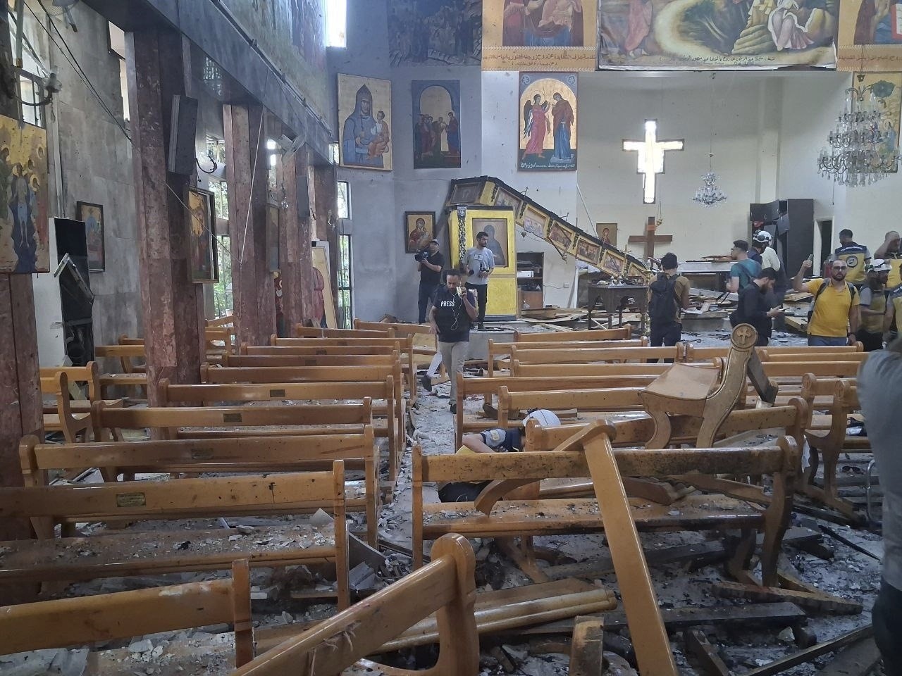 Homem-bomba ataca igreja síria em Damasco durante missa