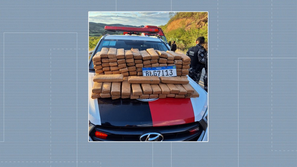 Caminhoneiro é preso em flagrante após tombar caminhão com carga de maconha no Sertão da Paraíba — Foto: Reprodução/TV Paraíba