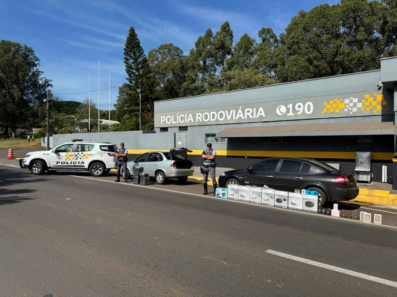 Abordagem policial conjunta prende três moradores de Presidente Prudente por tráfico de drogas em Pirapozinho