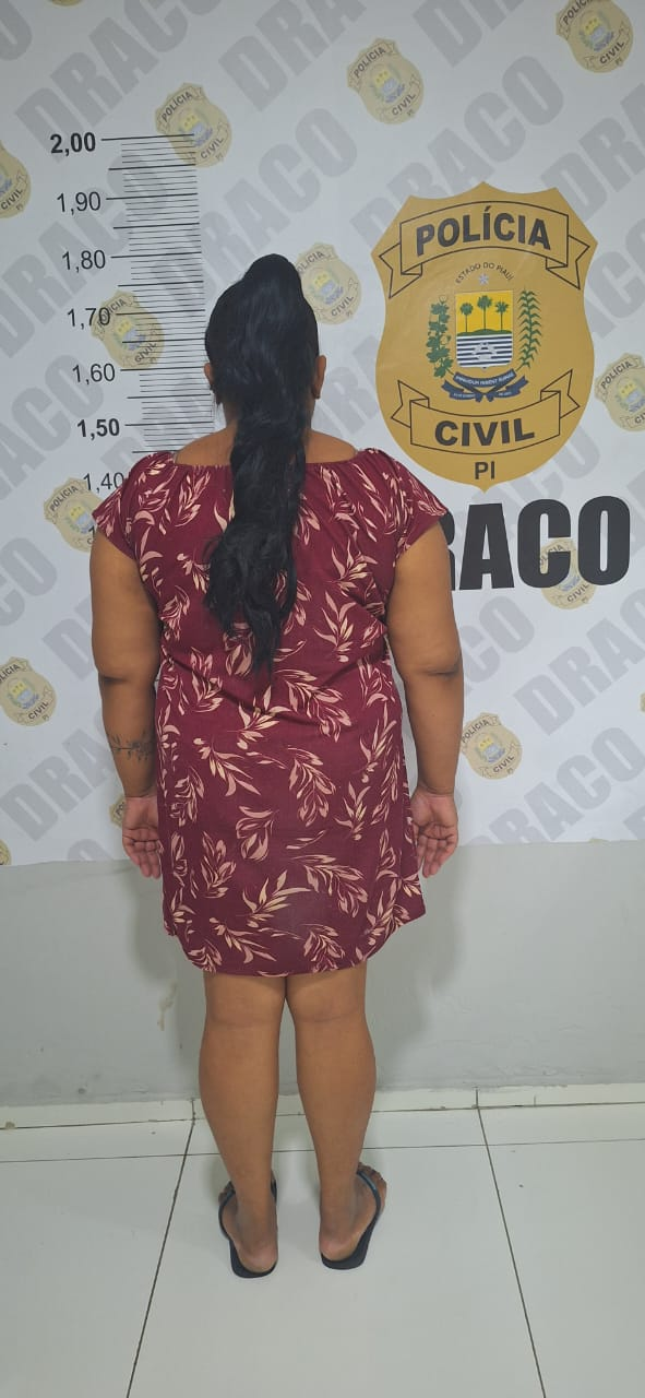 Mulher que fingia ser integrante de facção criminosa para extorquir vizinha é presa em Teresina