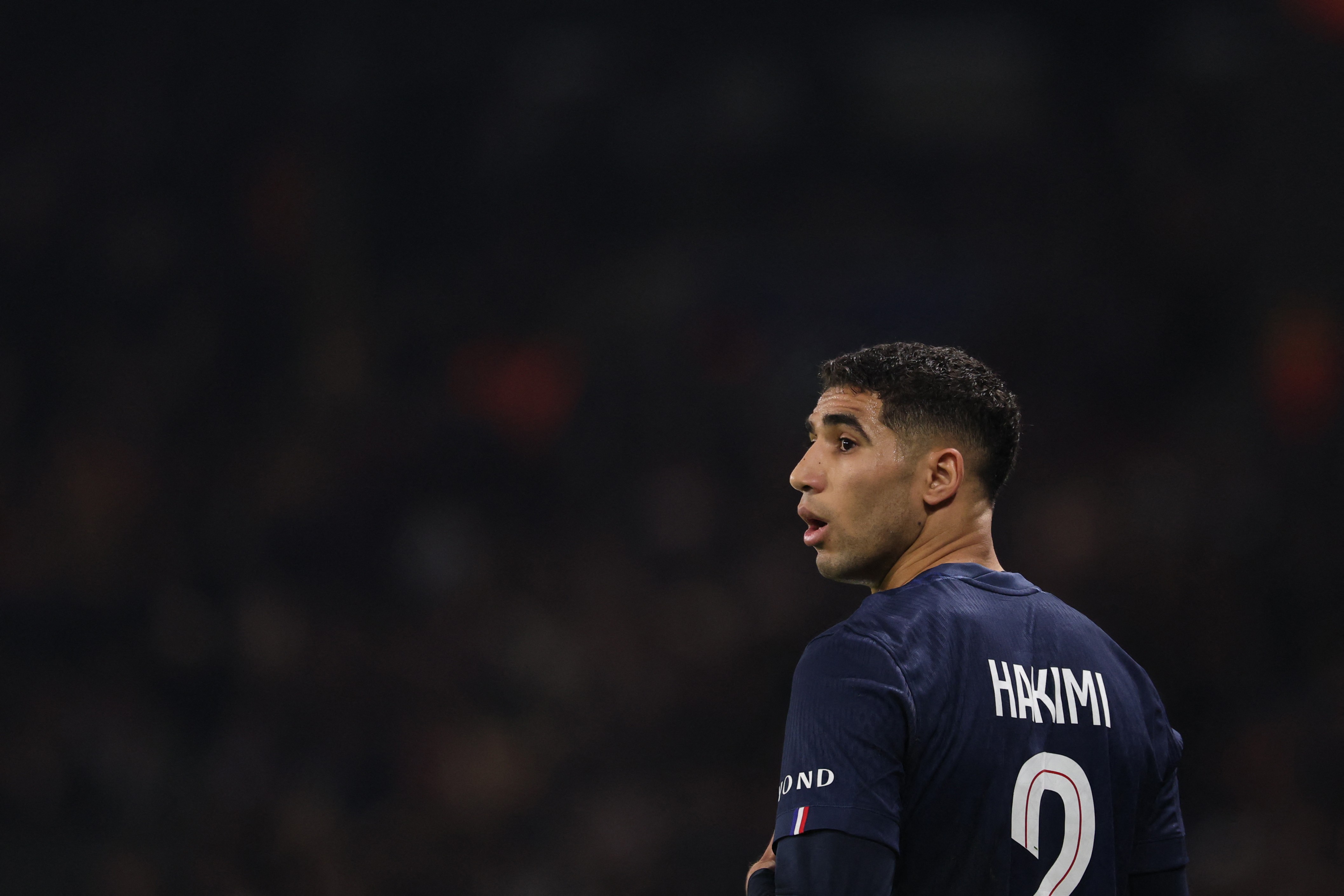 Jogador de futebol do PSG Achraf Hakimi será julgado por estupro em Paris