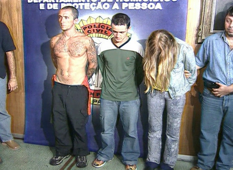 Cristian, Daniel e Suzane von Richthofen, na época em que foram presos, em 2002 — Foto: Reprodução/ Globo News