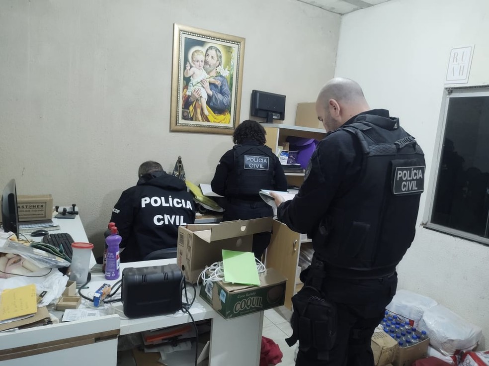 Operação da Polícia Civil do DF investiga processo de aquisição de móveis pela Secretaria de Educação — Foto: PCDF/Reprodução