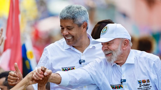 É #FAKE vídeo de Lula sendo recebido com gritos de 'ladrão' em evento na Bahia - Conteúdo substituiu áudio original por um falso para alegar que multidão teria chamado o presidente de 'ladrão'. Post circula após Lula ter participado de celebração do Dia da Independência do Brasil na Bahia, comemorado em 2 de julho.