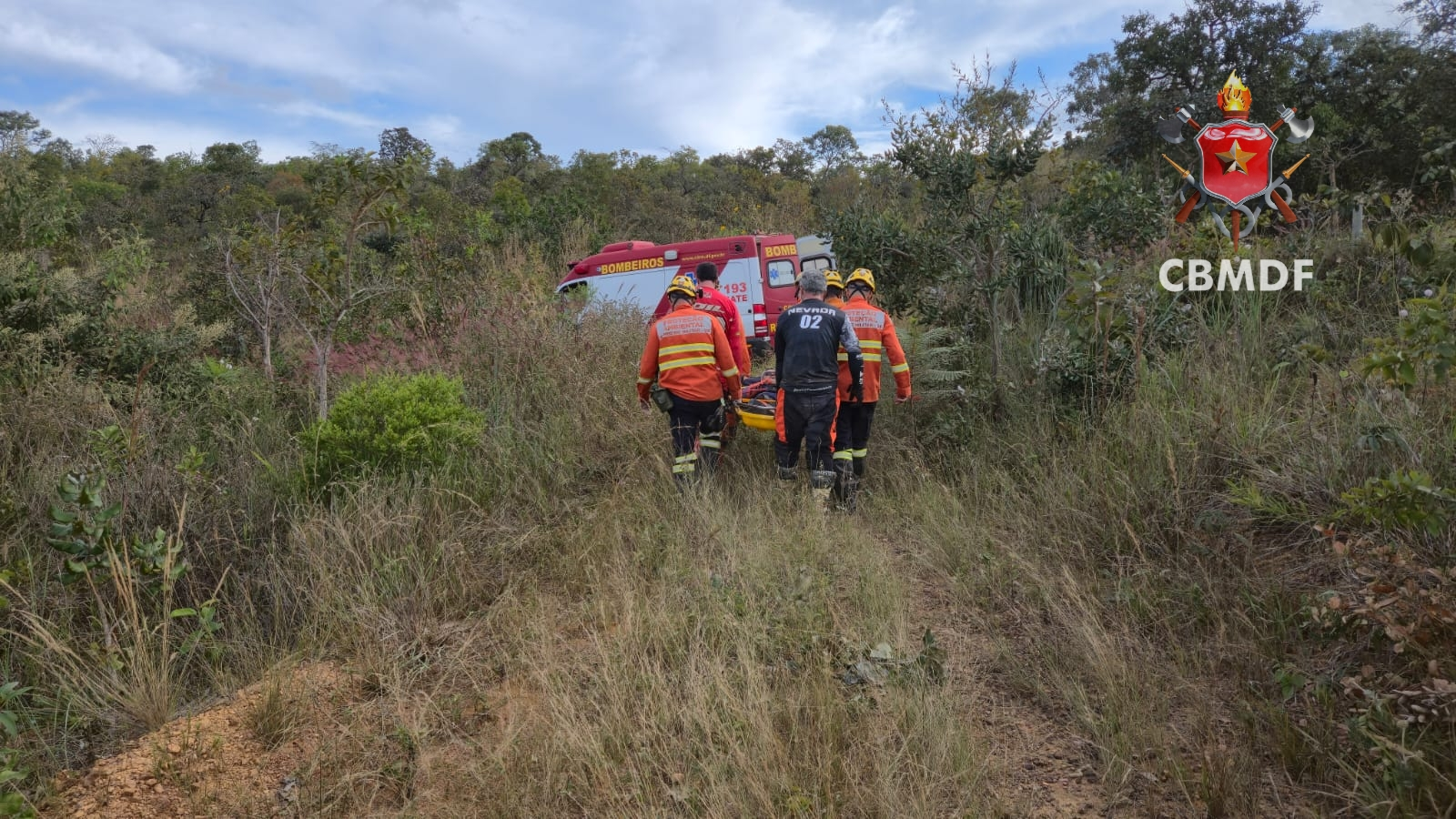 Motociclista é encontrado com vida, mas morre durante resgate em trilha no DF
