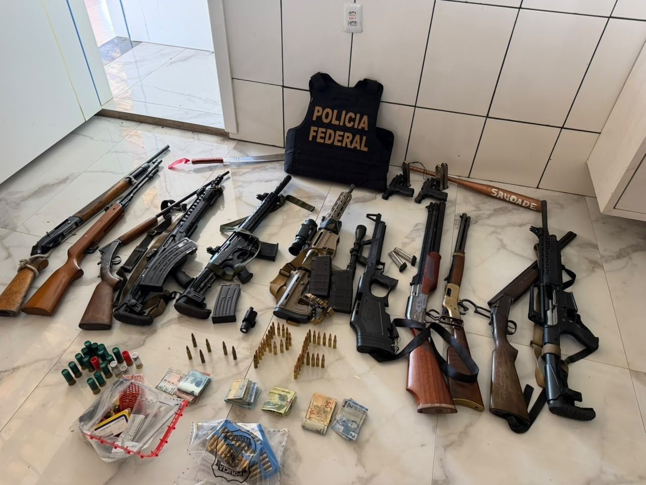 PF apreende 14 armas em fazenda investigada por trabalho escravo em MS