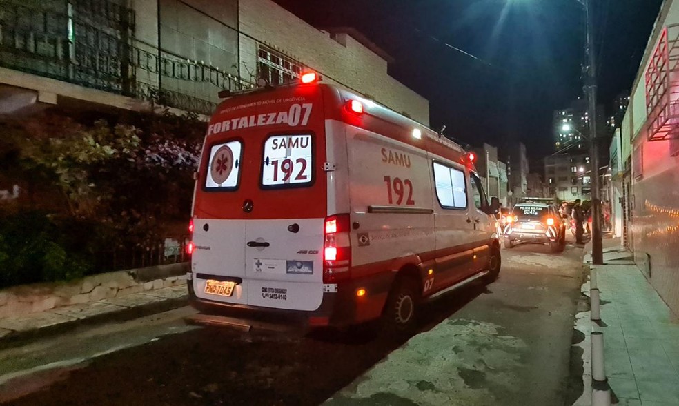 Tiroteio deixa feridos no Bairro Benfica, em Fortaleza, após tentativa de assalto. — Foto: Rafaela Duarte/SVM