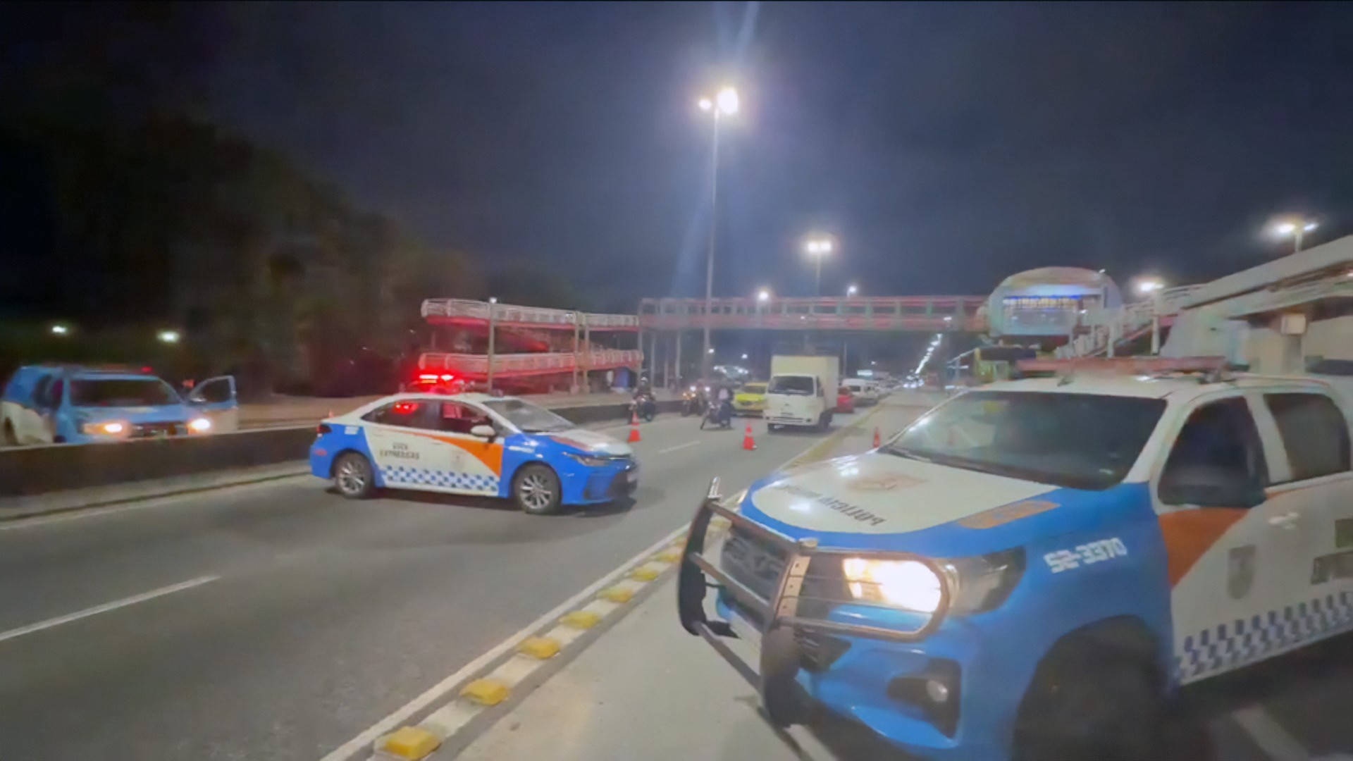 PM amplia ação no Complexo de Israel; vias expressas voltam a ser fechadas, e há registros de confrontos