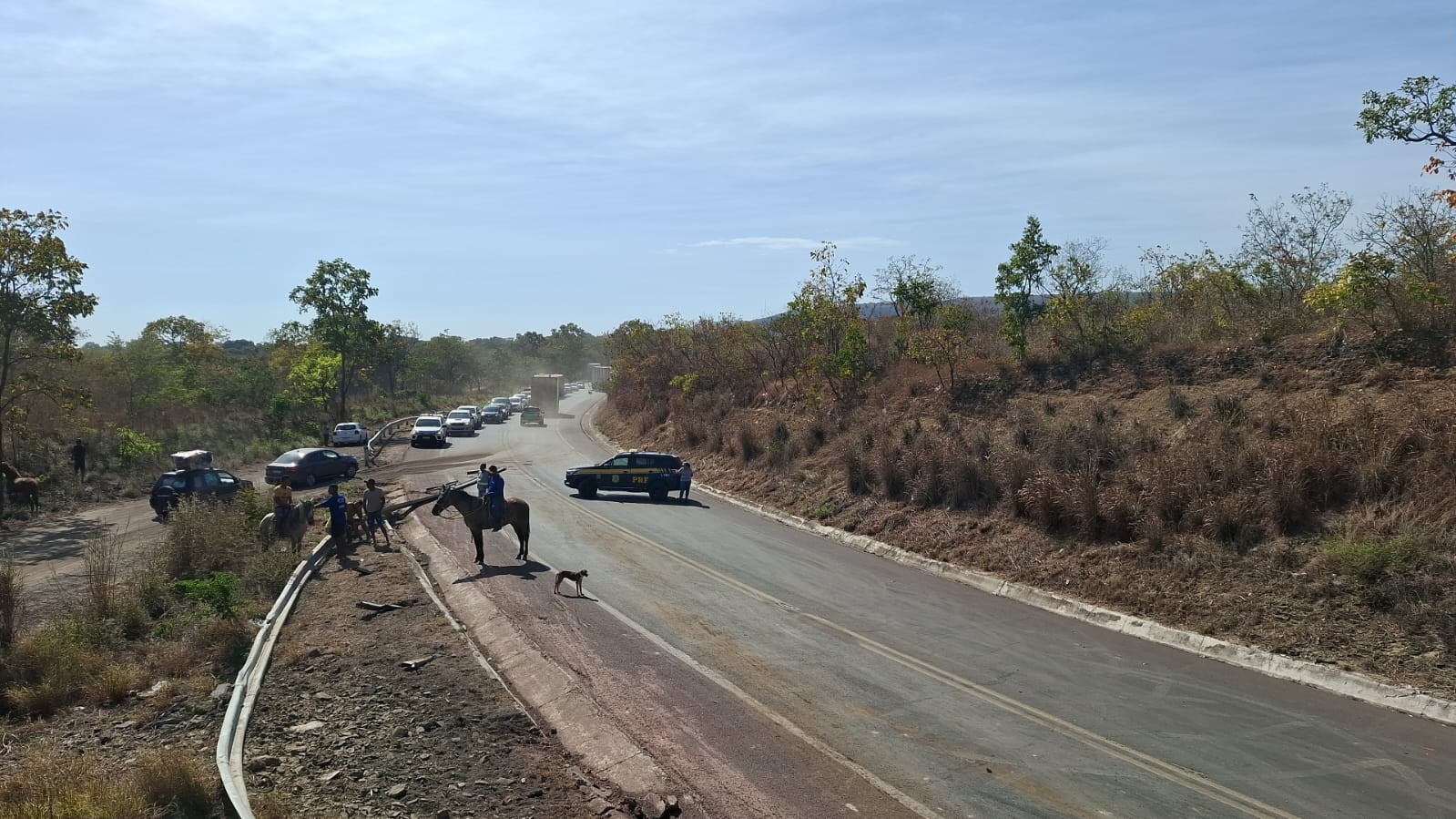 Após mais de 20 horas de interdição, BR-365, em Várzea da Palma, é liberada
