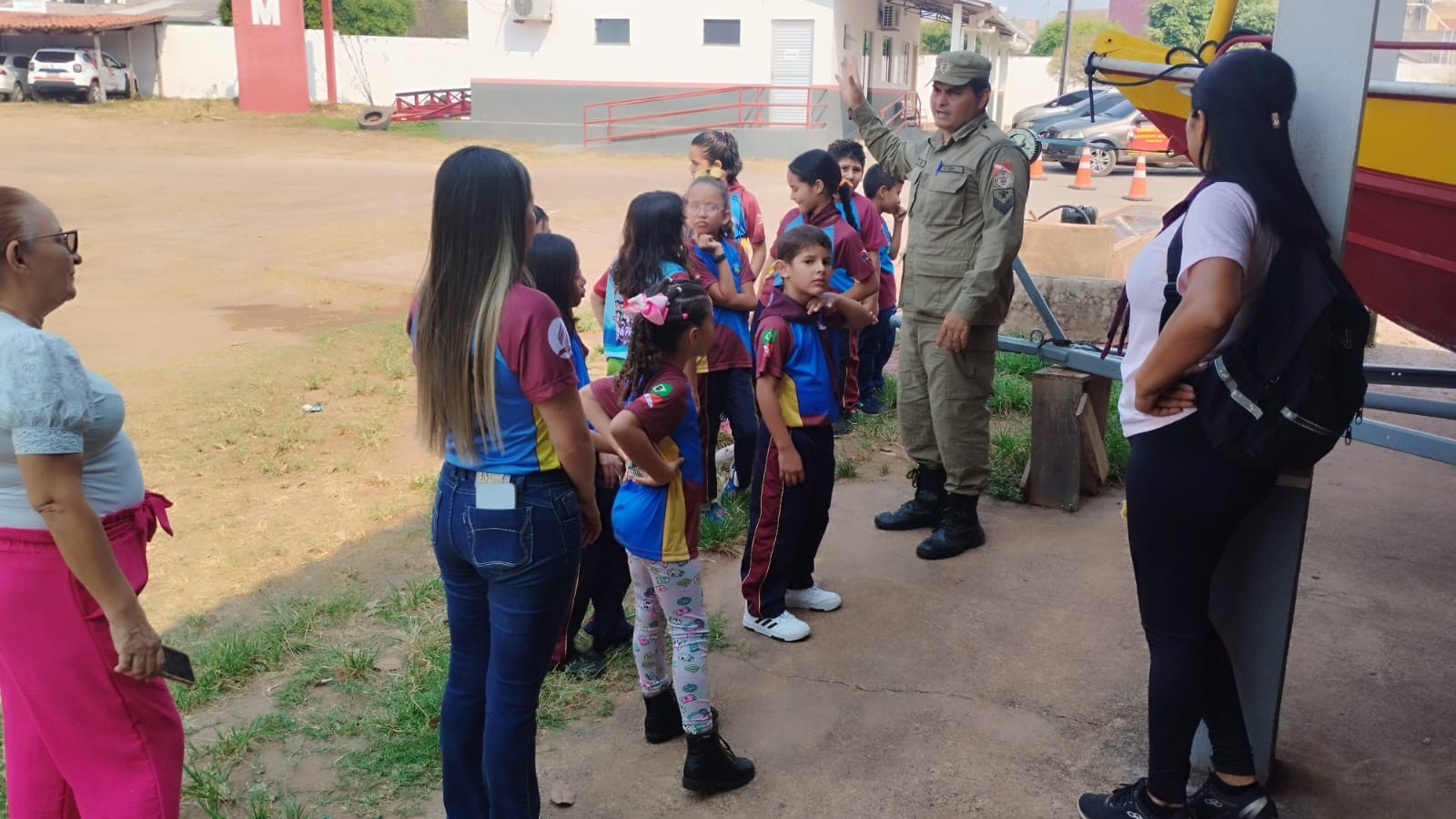 Aventureiros participam de visita especial ao Corpo de Bombeiros em Santarém