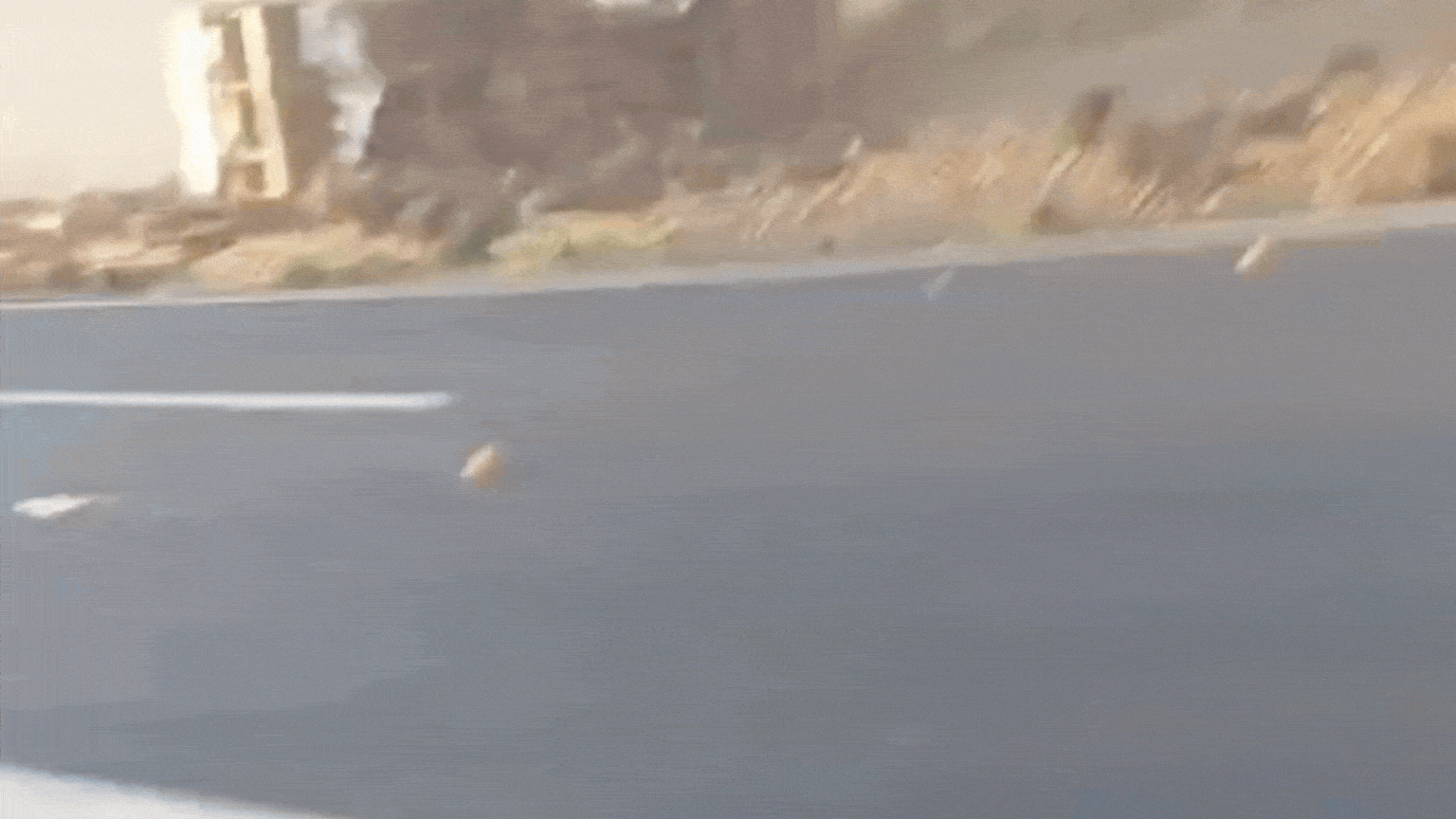 VÍDEO: Trabalhadores retiram gestante e motorista de caminhão tombado com 17 toneladas de tomates na BR-050, em MG