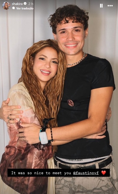 Fã que enfrentou câncer inspirado por músicas de Shakira encontra cantora após chamar atenção dela nas redes
