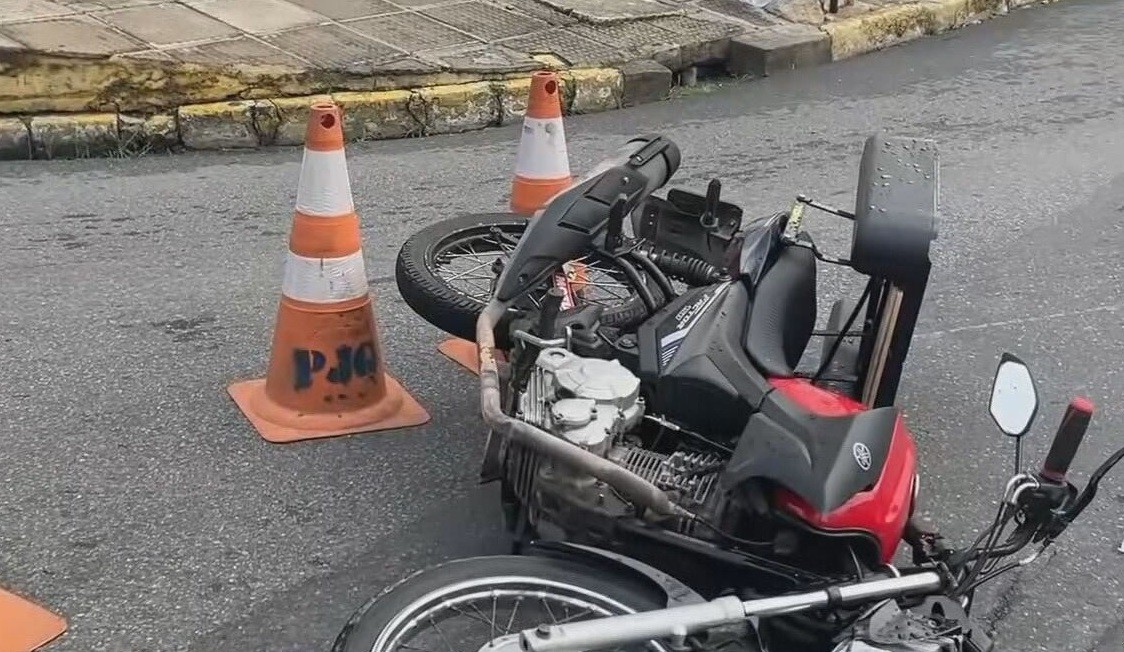 Motociclista morre após bater em caçamba de caminhão em avenida de Jaboatão dos Guararapes