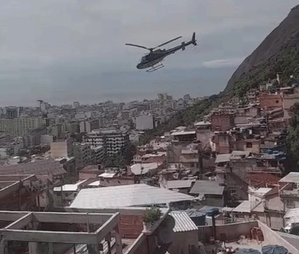 Polícia faz operação na Ladeira dos Tabajaras, na Zona Sul do Rio — Foto: Reprodução