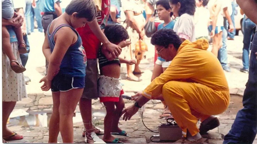 Cerca de 100 mil pessoas foram submetidas a testes para detectar contaminação radioativa quando foi descoberto o incidente em Goiânia, no ano de 1987 — Foto: Norbert Suchanek e Associação das Vítimas do Césio 137/Arquivo AV-Césio