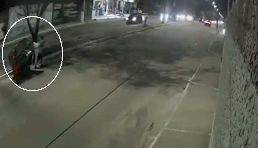 Catador de materiais recicláveis, de 61 anos, morreu após ser atropelado por uma van na Avenida Ulisses Guimarães, em Iparana, na cidade de Caucaia. — Foto: Reprodução