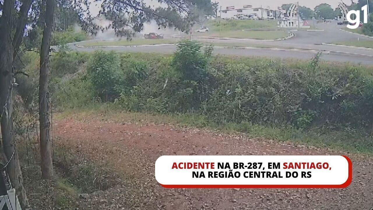 VÍDEO: homem morre após ter veículo atingido por carro que cortou preferencial e por caminhão no RS