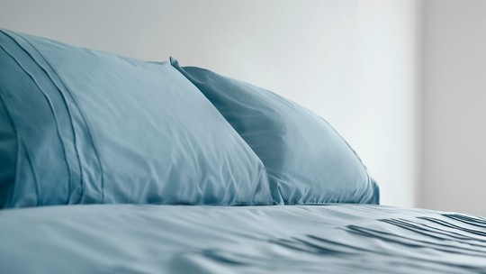 Com que frequência você deve lavar a roupa de cama? Microbiologista explica - Sua cama é um bufê para bactérias, ácaros e fungos. Veja a seguir como limpá-la adequadamente e por que isso é importante para sua saúde