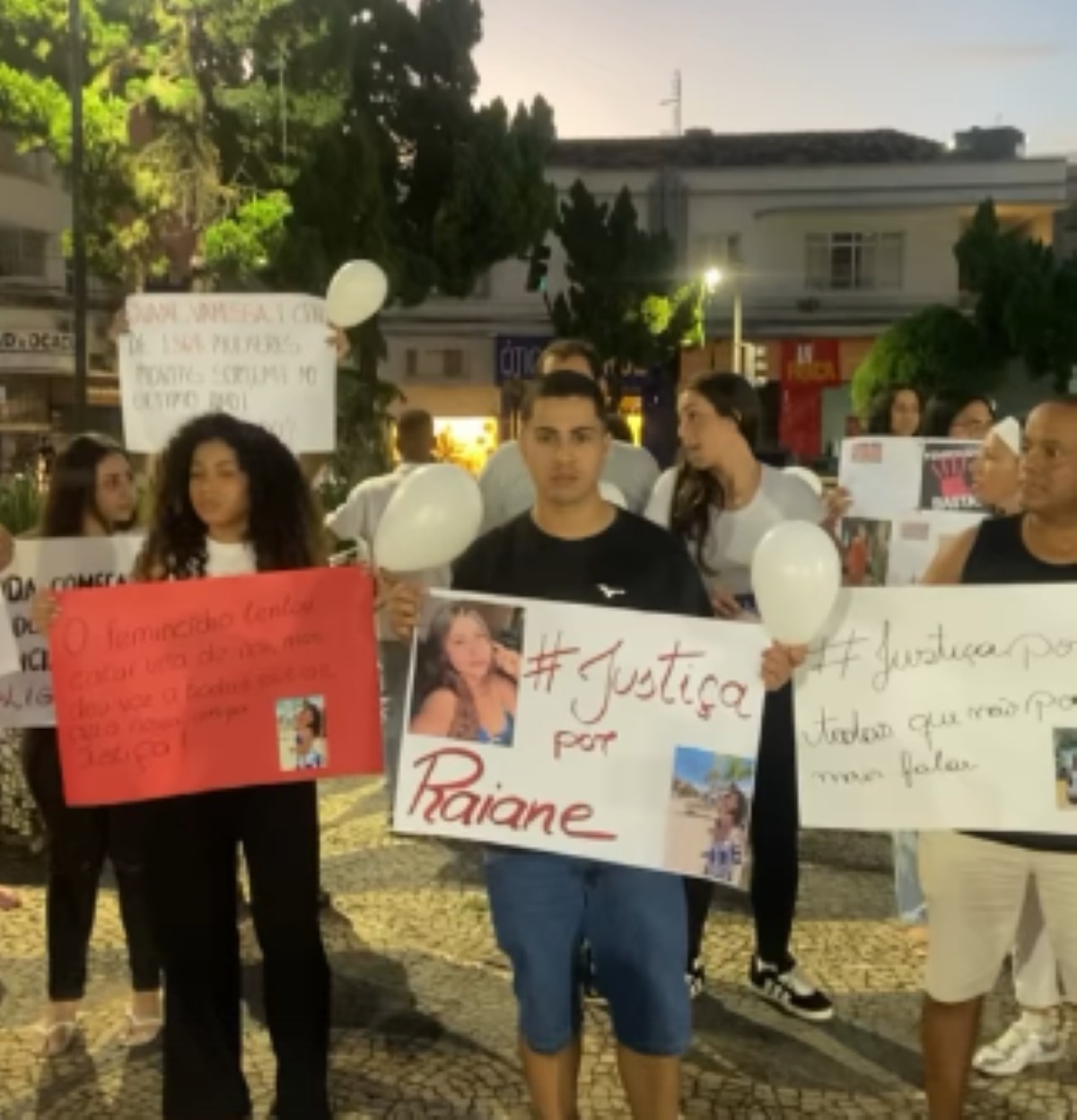 Manifestação silenciosa pede justiça por jovem morta pelo namorado em Goiás