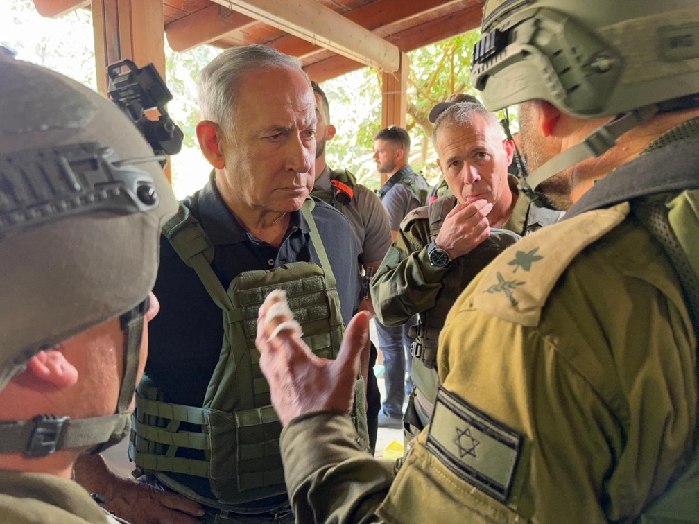 Netanyahu visita militares perto de Gaza — Foto: Reprodução/Twitter