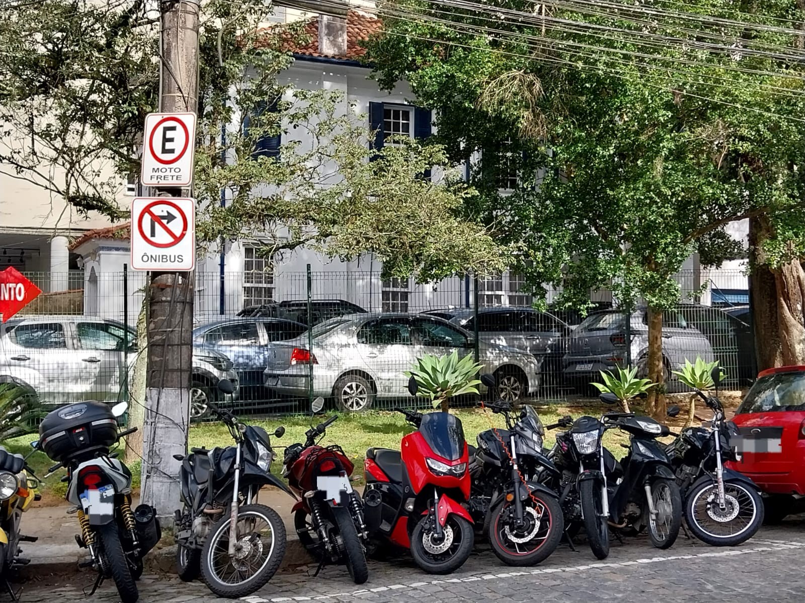 Lei cria vagas exclusivas para motoboys em áreas comerciais de Petrópolis