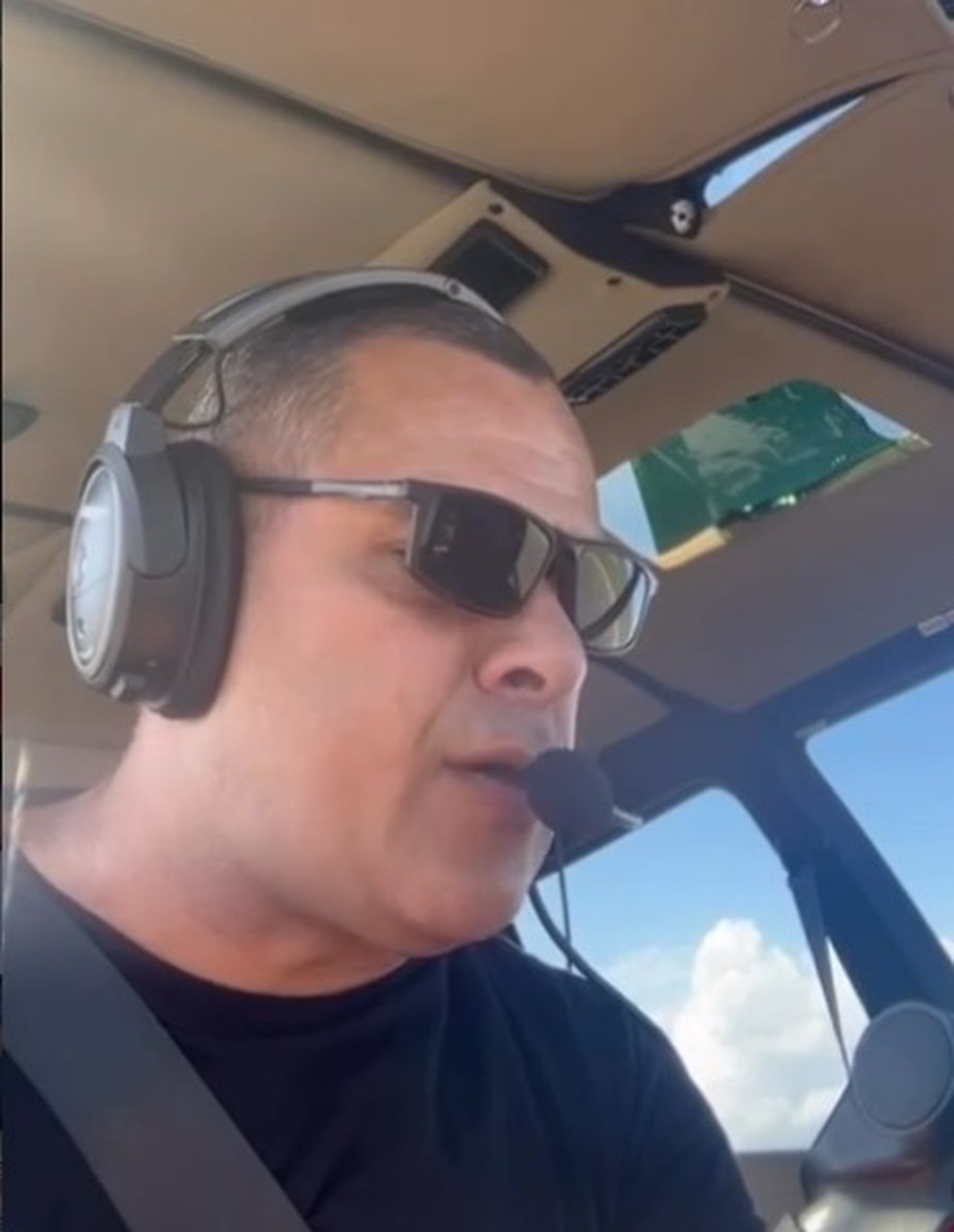 Alessandro Rocha era o piloto do helicóptero que caiu neste sábado no Rio — Foto: Reprodução redes sociais