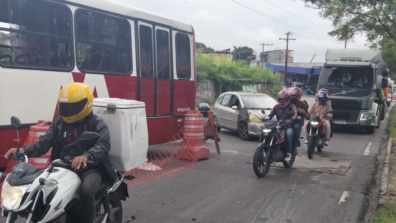 Motociclista morre após cair da moto e ser atropelada por ôn