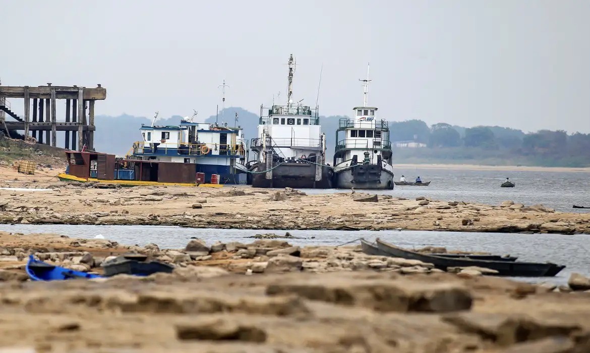 Rio Paraguai: principal bacia do Pantanal registra níveis negativos e projeções indicam pior seca da história