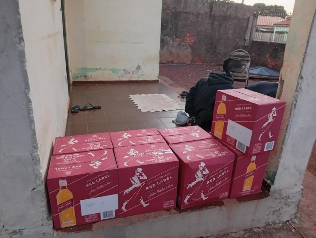 Homens são presos suspeitos de aplicar golpe de R$ 150 mil em compras de whiskies em MT