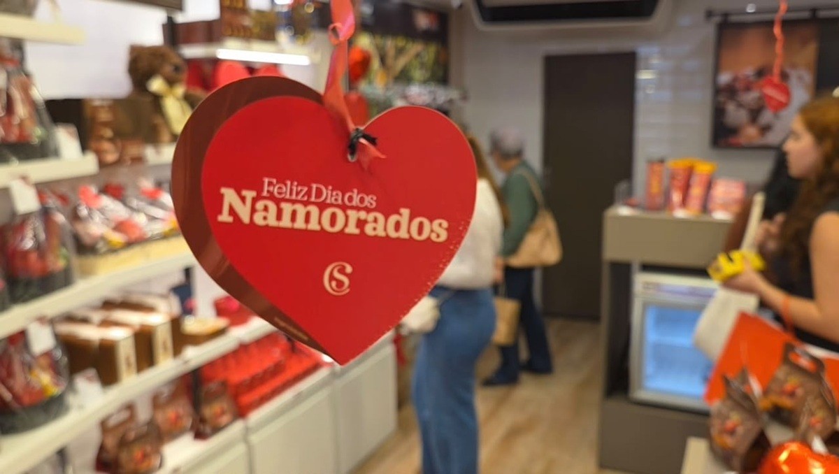 Dia dos Namorados movimenta comércio de Campos com compras de última hora