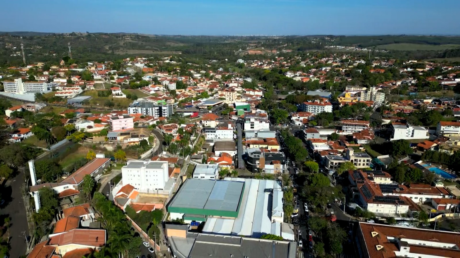 Aposentados e profissionais remotos impulsionam renda por pessoa em Águas de São Pedro, aponta economista 