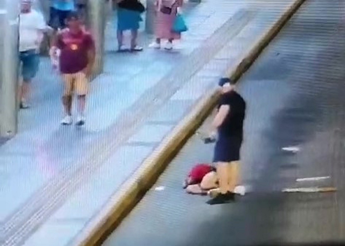 VÍDEO: Homem em situação de rua é hospitalizado em estado grave após ser agredido em Novo Hamburgo, diz polícia