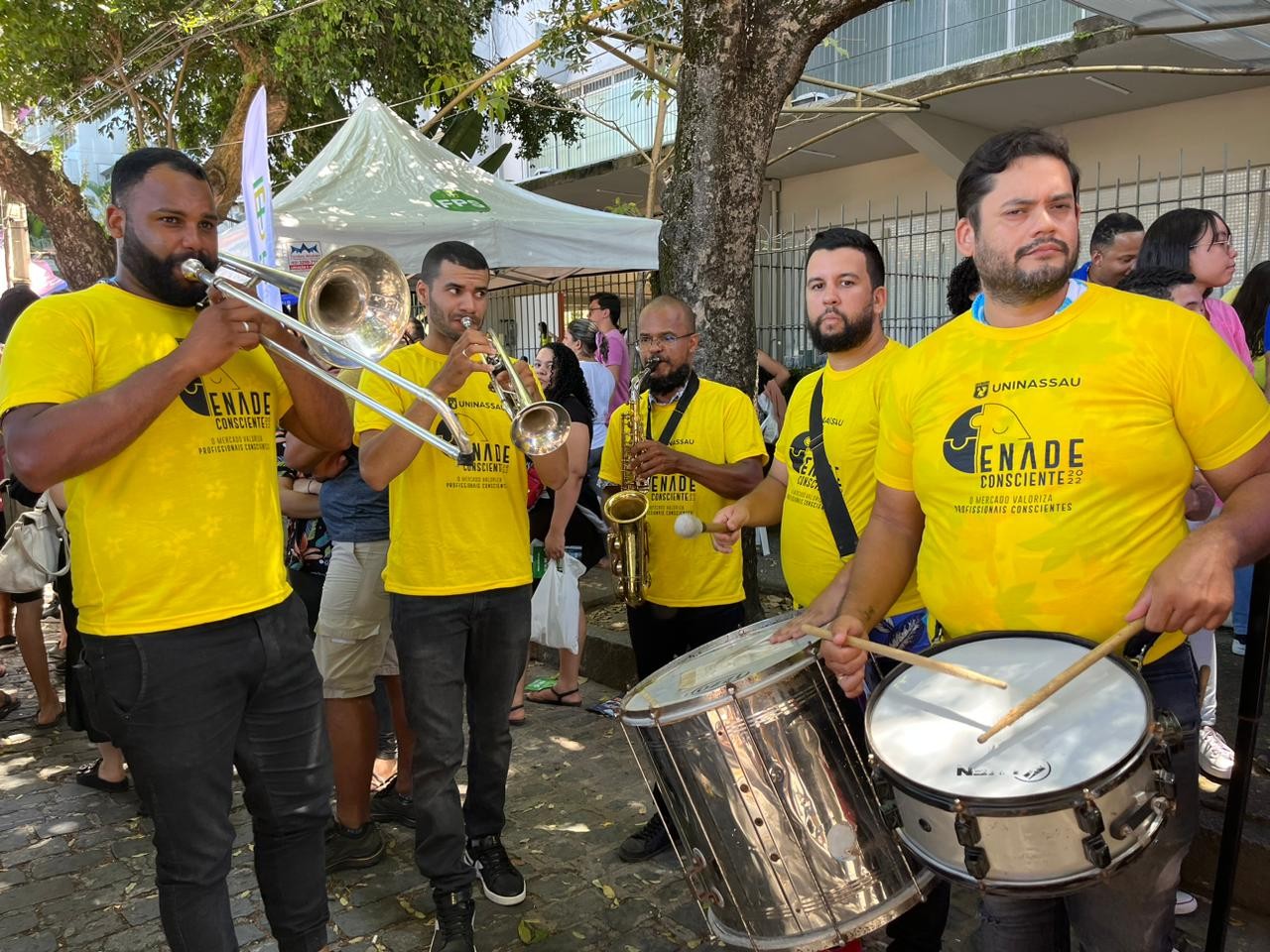 Enem 2023: orquestra de frevo anima candidatos no segundo dia de provas no Recife; VÍDEO 