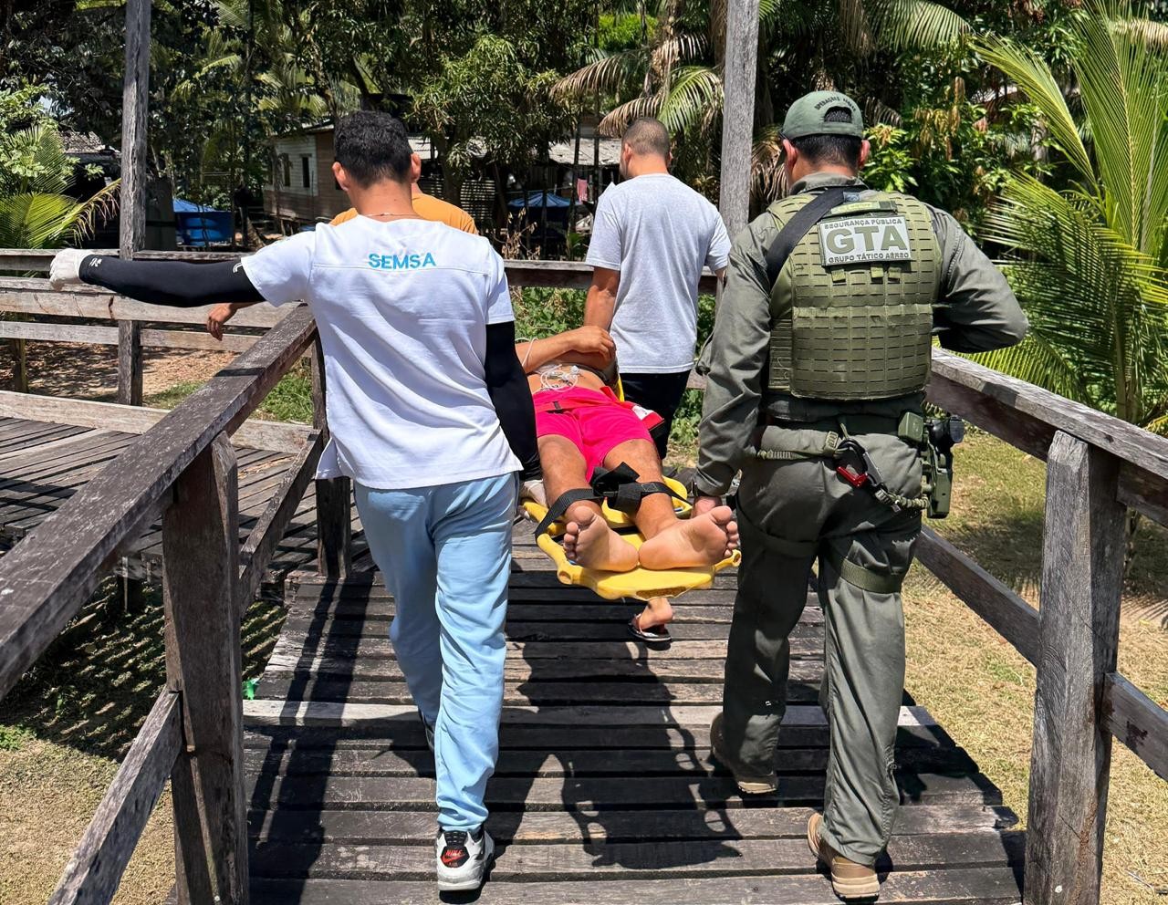 Trabalhador rural é socorrido pelo GTA após acidente com tronco de árvore no Amapá