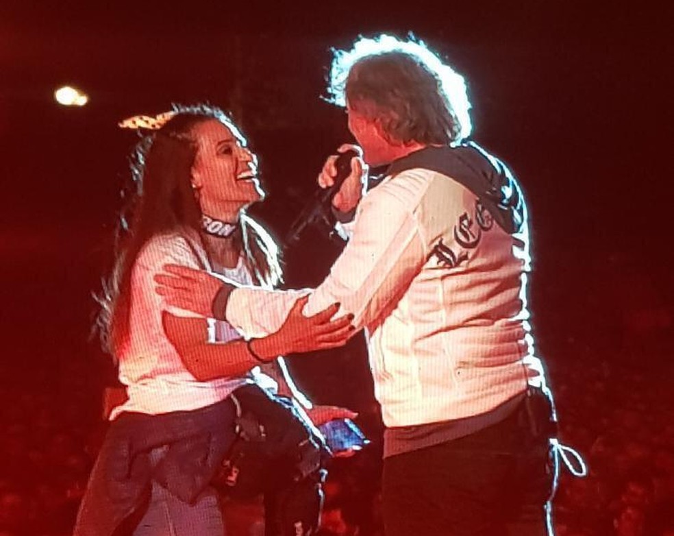 Visualizei com muita força, com muito desejo este momento', diz fã que  subiu no palco e dançou com Bon Jovi em Curitiba | Paraná | G1