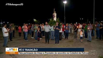 Fiéis participam de missa e procissão na Catedral de Palmas