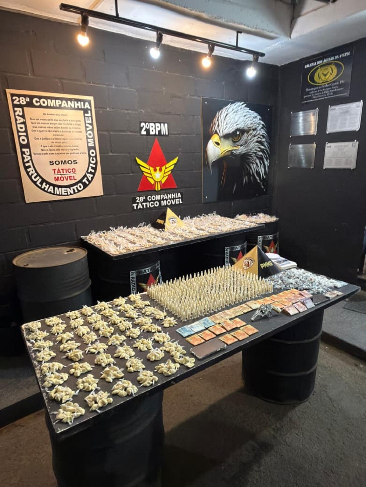 Operação da PM mira crime organizado e termina com prisões e apreensão de crack e cocaína em Juiz de Fora