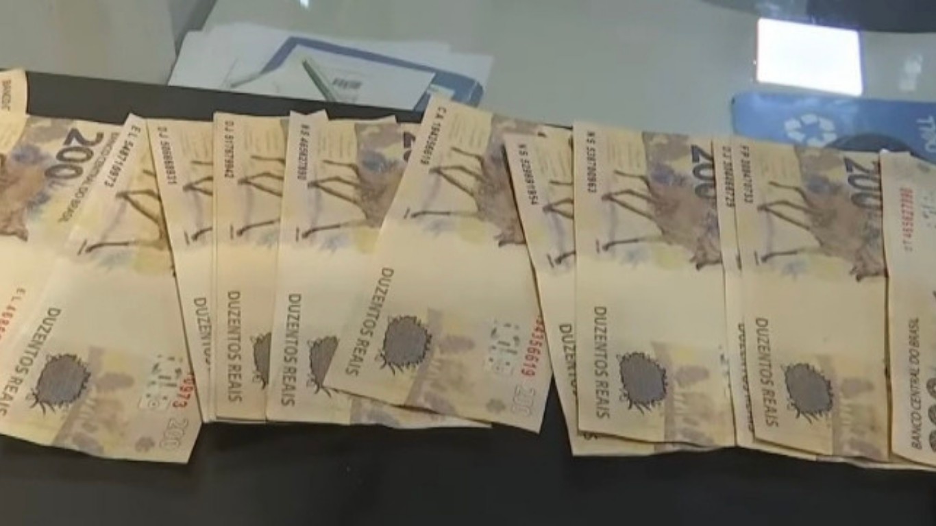 Homem é preso com R$ 3,2 mil em notas falsas em Cumaru, no Agreste