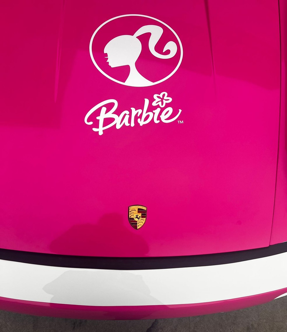 Empresária faz plotagem rosa em Porsche para lançamento de 'Barbie