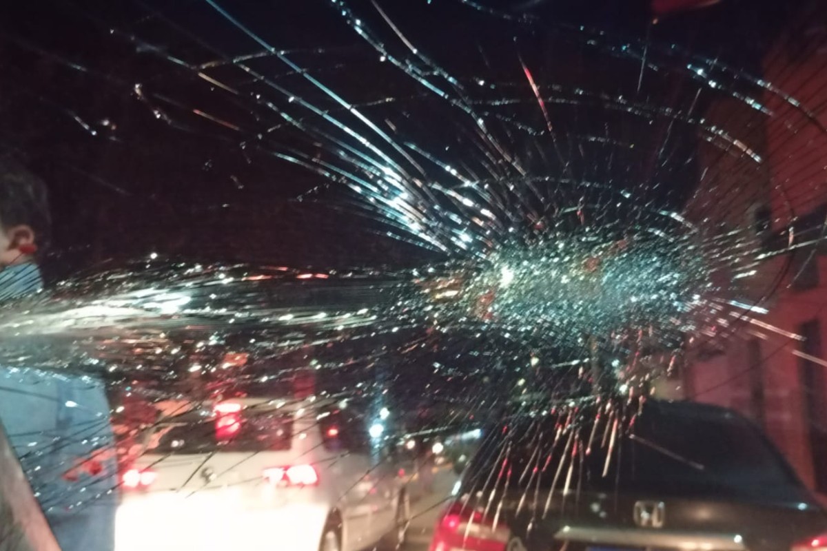 Suspeito quebra vidros de carros e agride vítimas durante briga de trânsito em Itapetininga