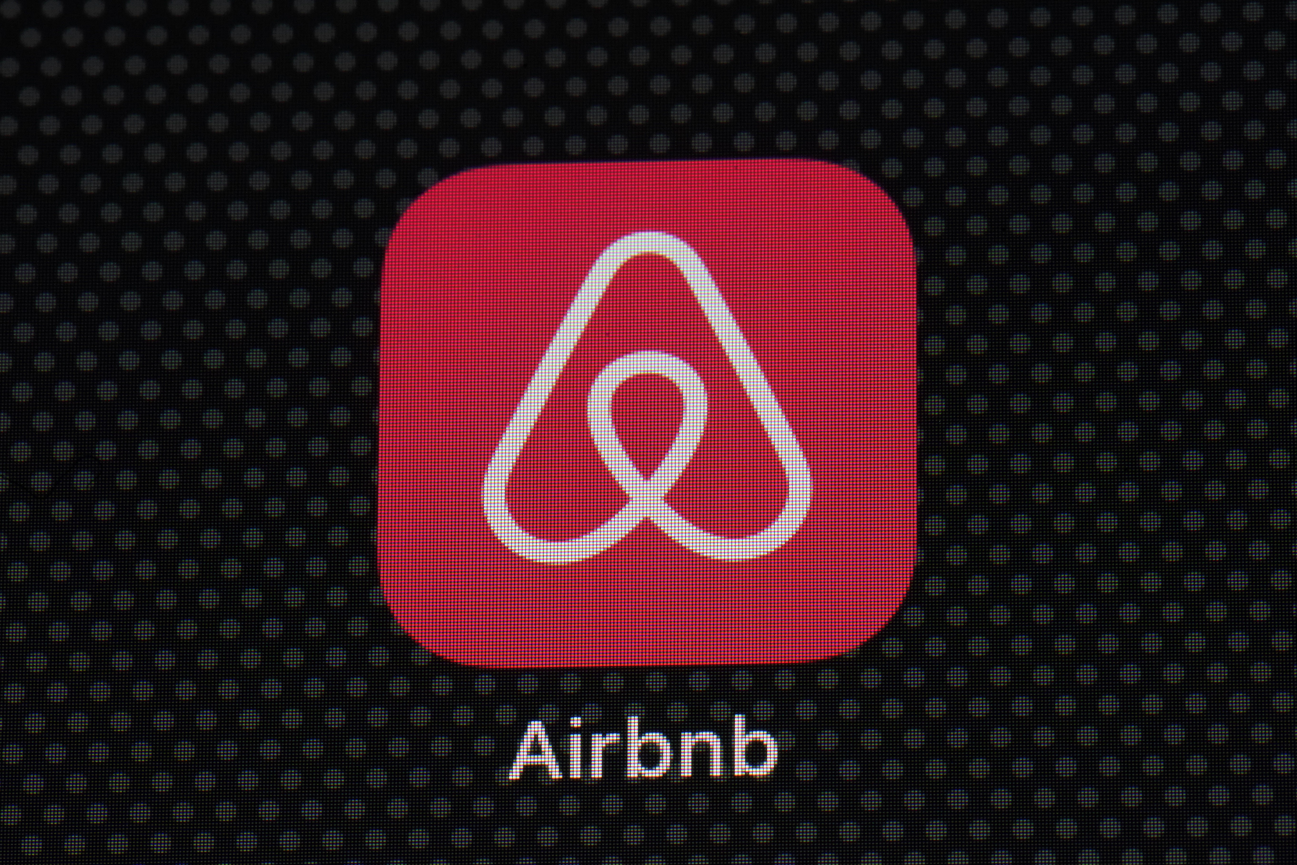 Entenda o caso de imóvel alugado com conta emprestada de Airbnb que terminou em furto e prejuízo para a dona em MG
