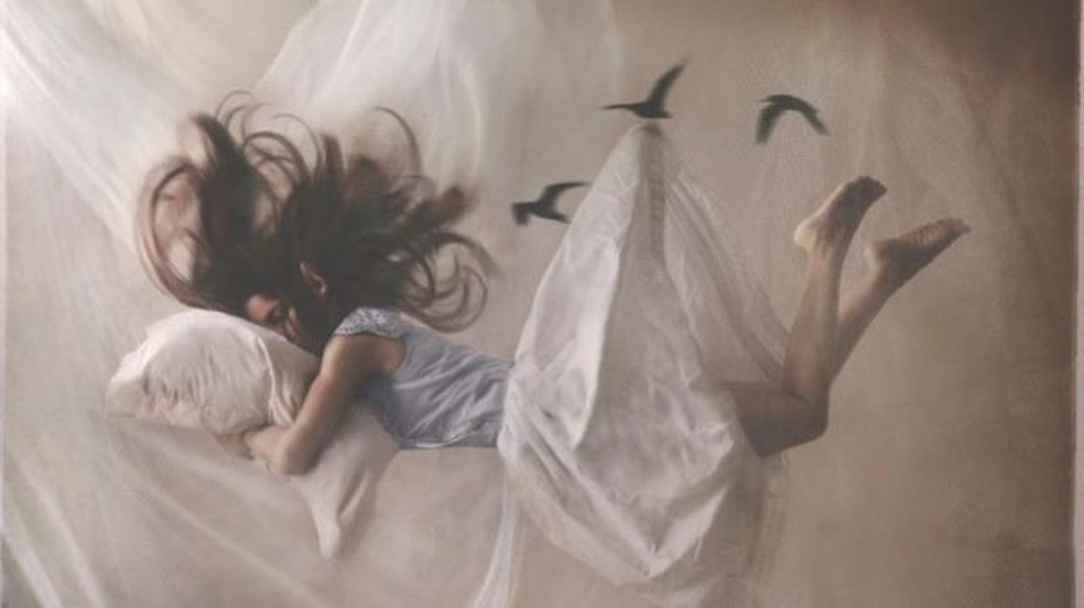 Aqueles que dormem bem dizem vivenciar principalmente imagens sensoriais visuais ao adormecer — Foto: GETTY IMAGES via BBC