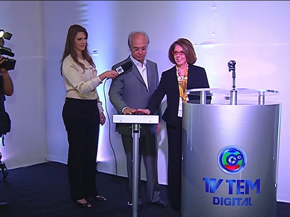 9 de 10
J. Hawilla inaugurando o sinal digital da TV TEM em Bauru — Foto: Arquivo/TV TEM