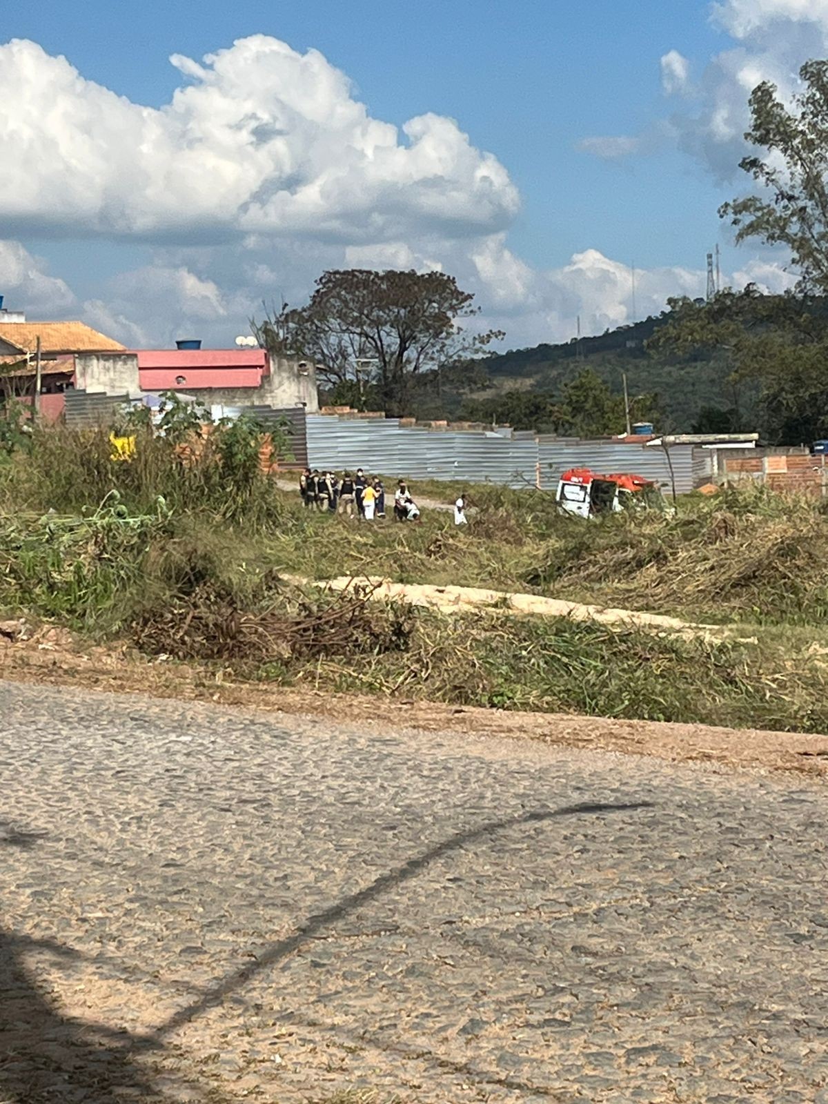 Homem é perseguido por carro e morto a tiros no Manoel Valinhas, em Divinópolis